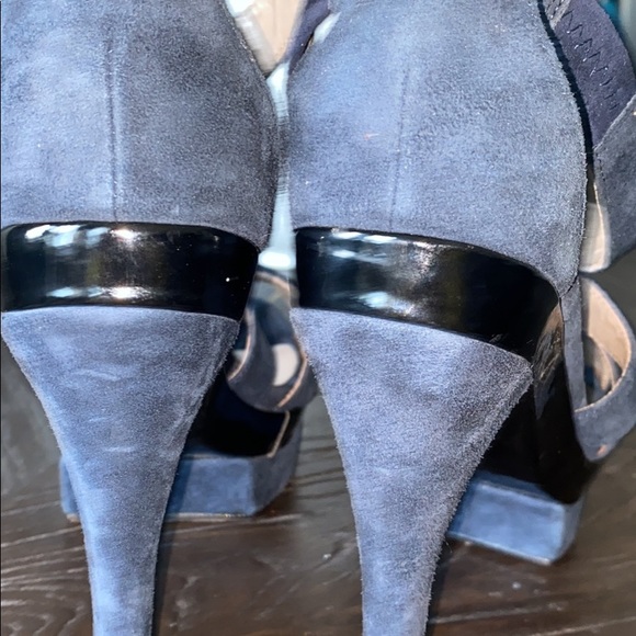 Women’s Heels - Picture 3 of 4
